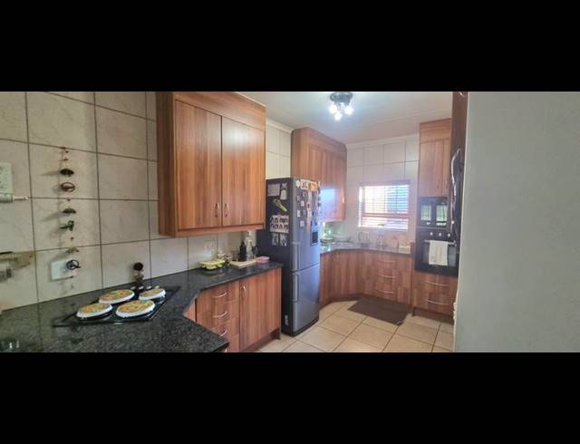 4 BEDROOM HOUSE FOR SALE IN AMBERFIELD